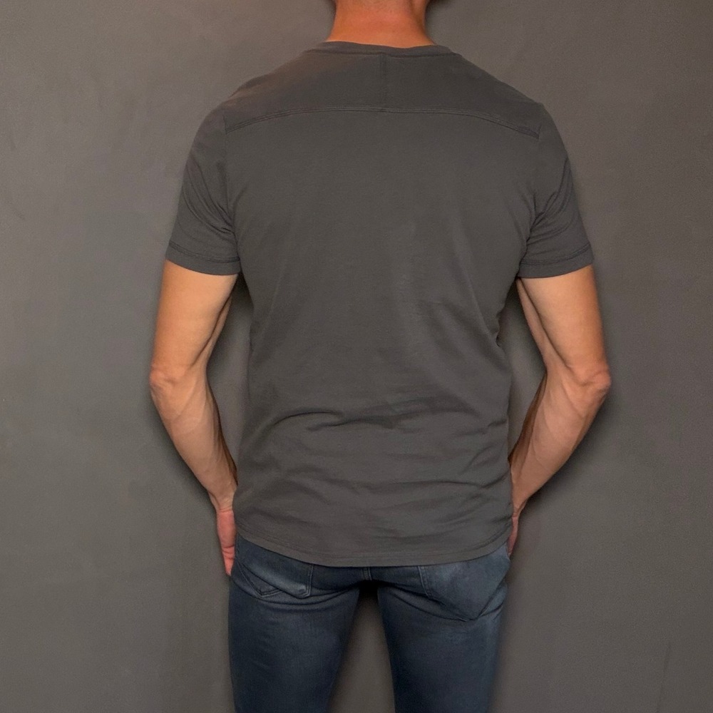 Good Man Brand Mens Gray Short Sleeve Notch Neck T-Shirt with Pocket‎ Small - Picture 2 of 5
